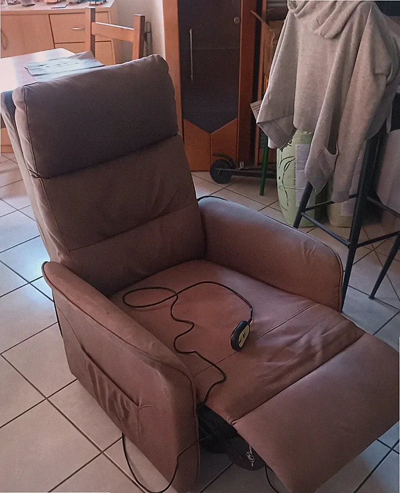 Elektrischer Relaxsessel Fernsehsessel mit Fernbedienung. Voll funktionsfähig.