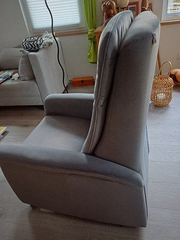 Elektrischer Relaxsessel mit Aufstehhilfe, für kleinere Personen (165 cm)small