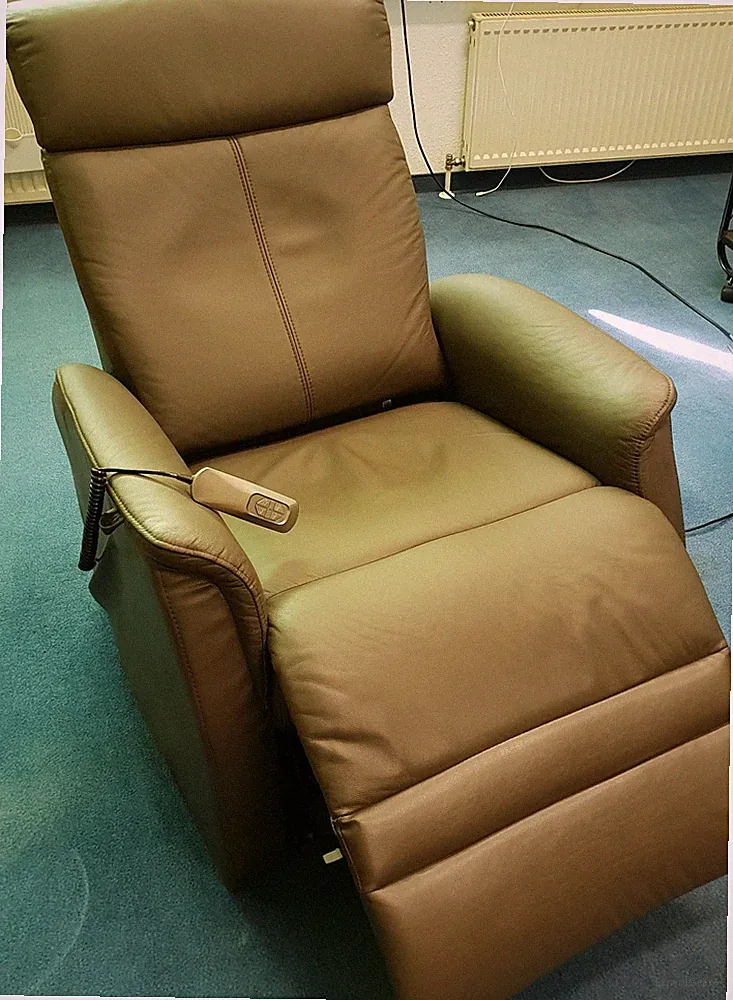 Metall Sessel mit Aufstehfunktion
