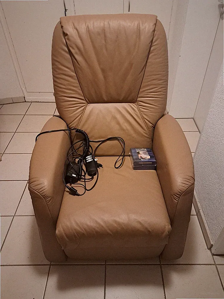Sessel mit Liegeposition und Aufstehhilfe, elektronisch Senior beige