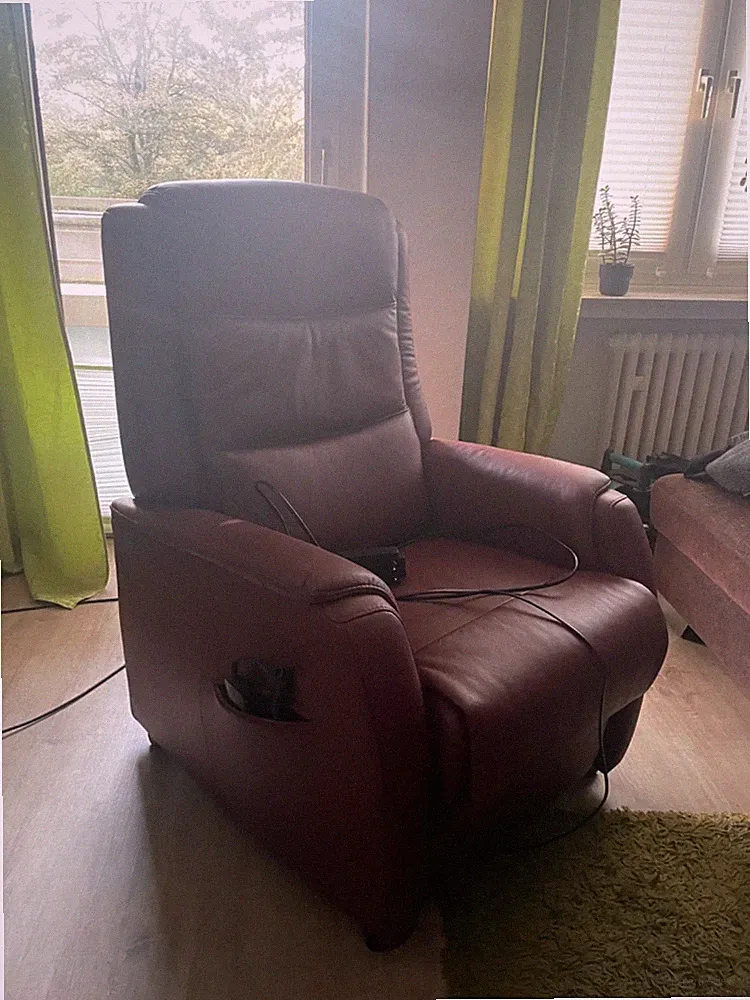 Vollelektrischer Fernsehsessel mit Aufstehfunktion